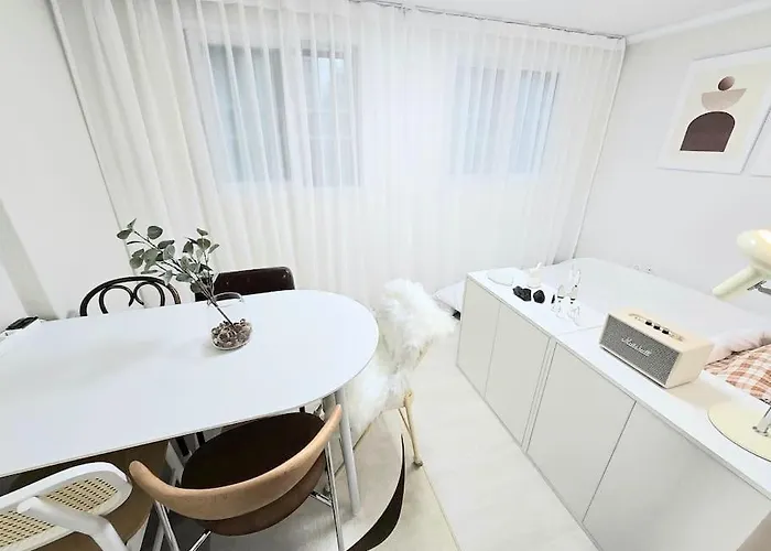 Apartment Healing & Romang House *